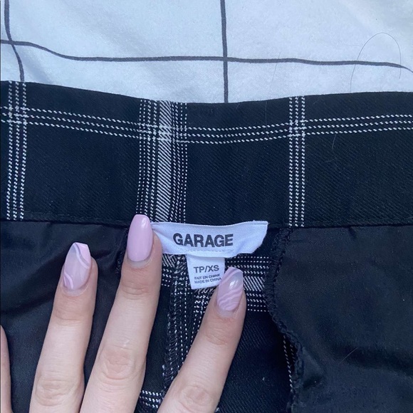 LIDIA PLEATED WIDE LEG PANT | DYNAMITE - Picture 3 of 3